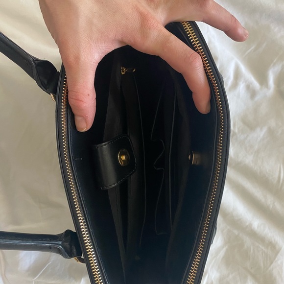 Black hand bag - Picture 3 of 4